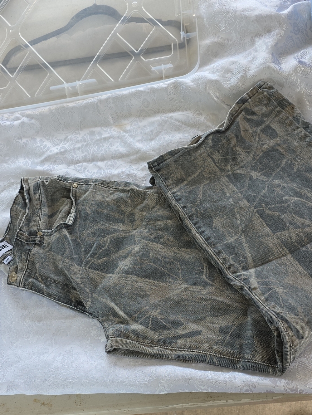 High-Waist Washed Green Patterned Denim Shorts (Camo-green)